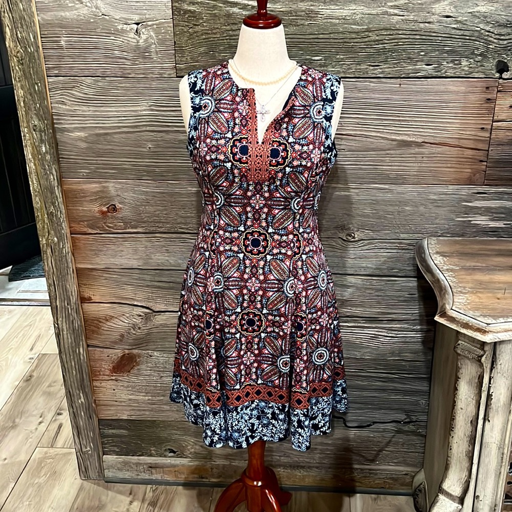 Patterned sleeveless knit dress